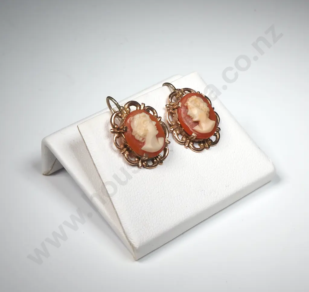 Vintage 9ct Gold Cameo Earrings Image 1++