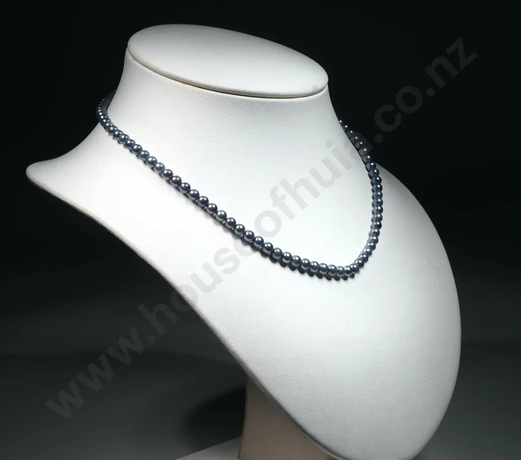 10ct White Gold Clasp Pearl Necklace - As New Image 1++