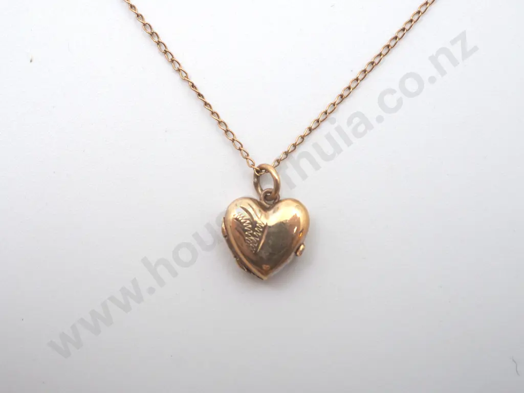 Engraved 9ct Gold Heart Locket with 9ct Gold Chain Image 1++