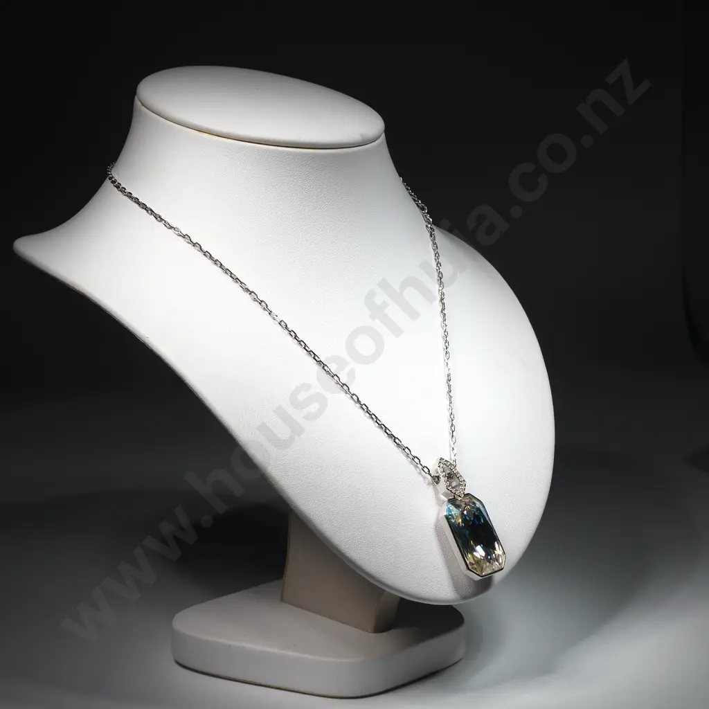Large Swarovski Crystal Pendant w Crystal Accented Bale & Back, w Silver Coloured Chain Image 1++