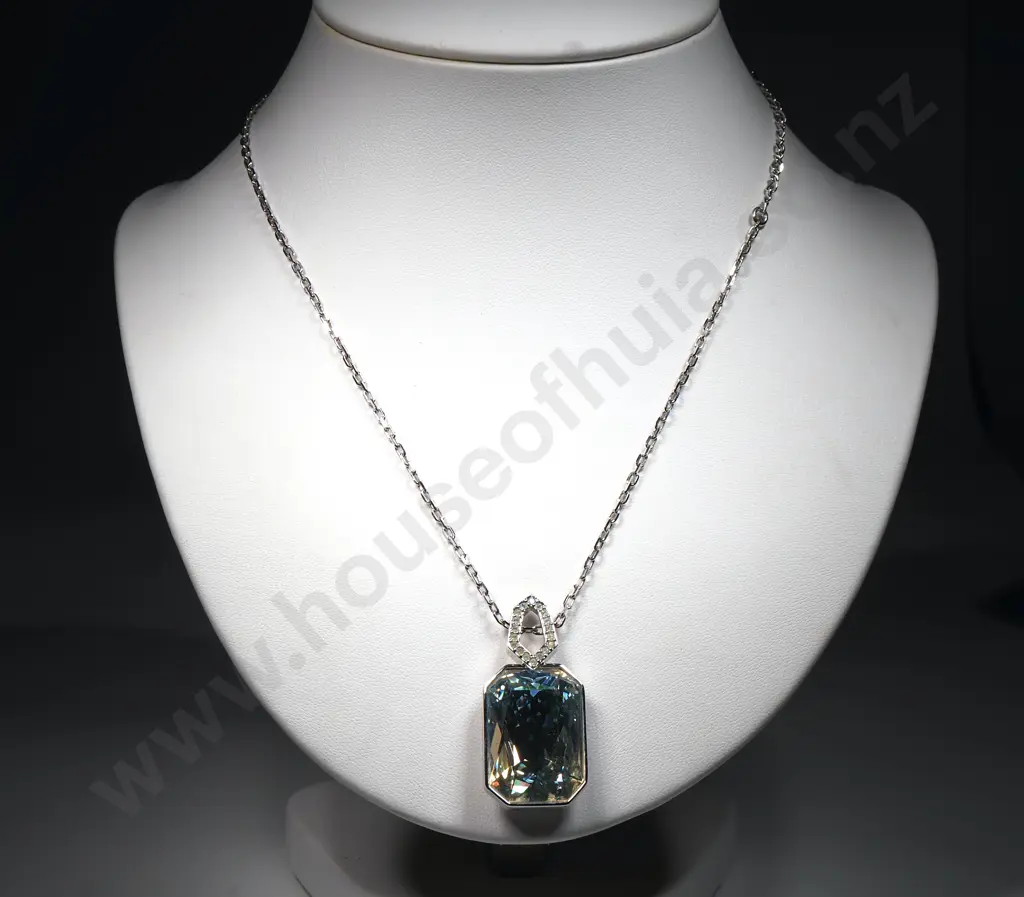 Large Swarovski Crystal Pendant w Crystal Accented Bale & Back, w Silver Coloured Chain Image 1++