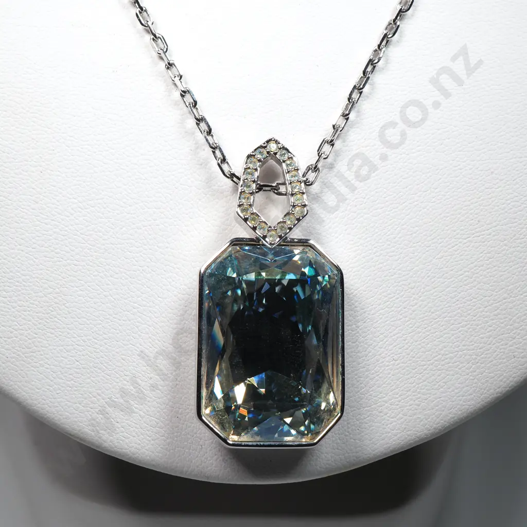 Large Swarovski Crystal Pendant w Crystal Accented Bale & Back, w Silver Coloured Chain Image 1++
