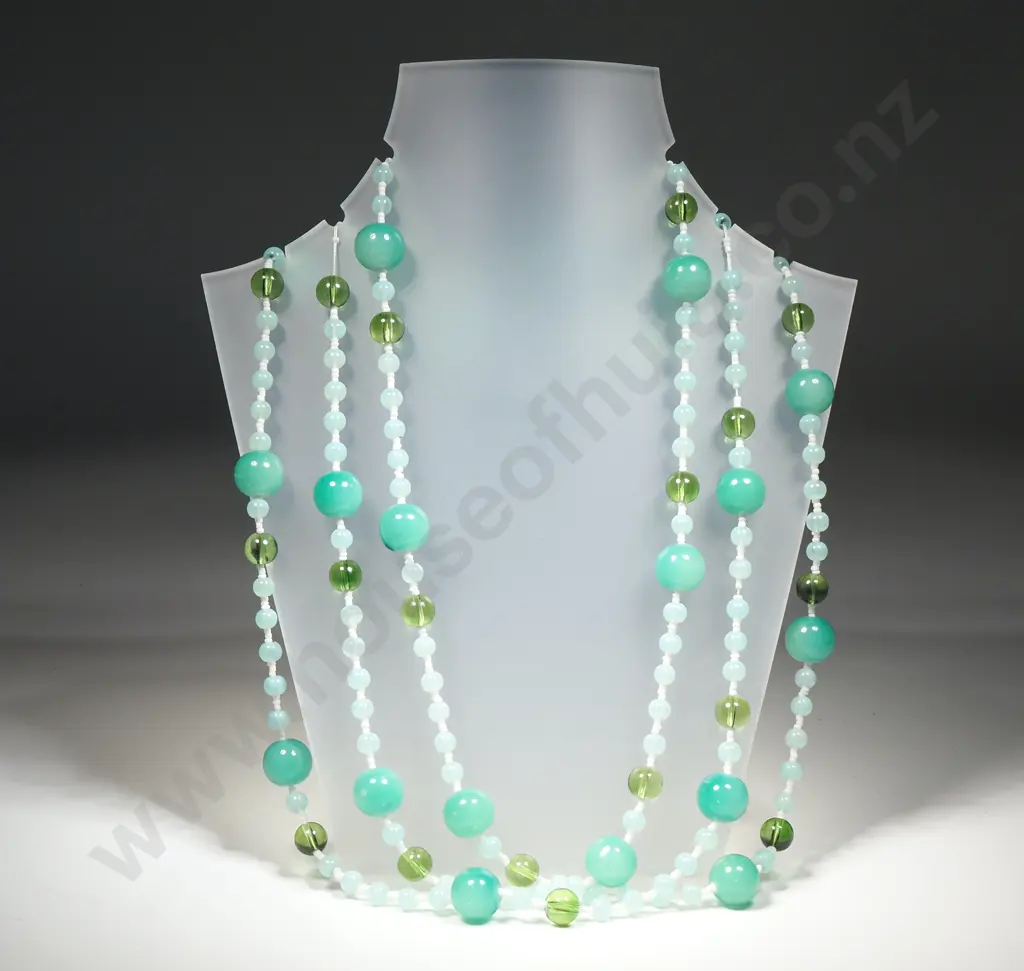 Green Bead Necklace Image 1++