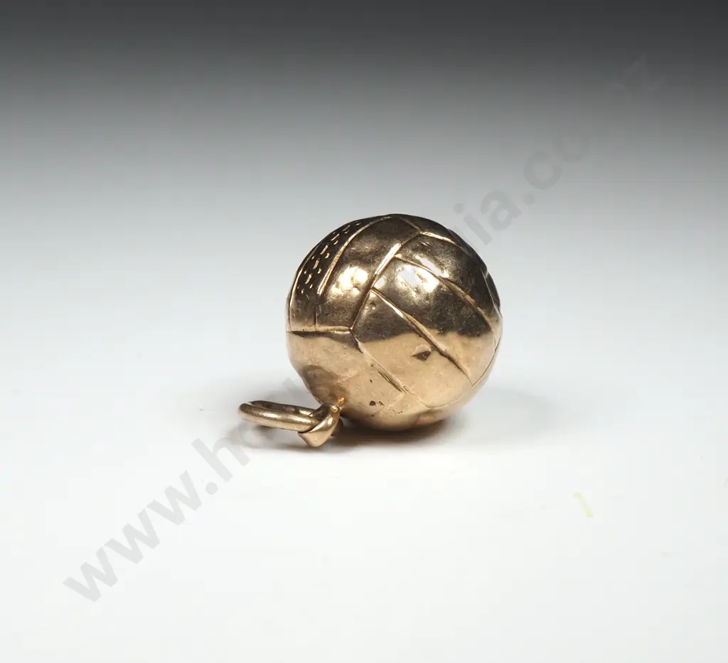 9ct Gold Soccer Ball Pendant Image 1++