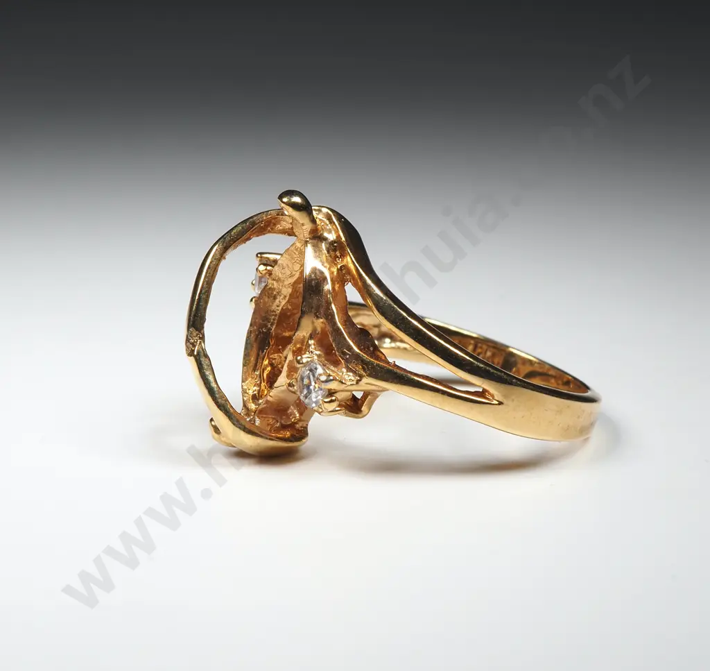 Costume Gold Toned Dress Ring w Diamond Coloured Gems Image 1++