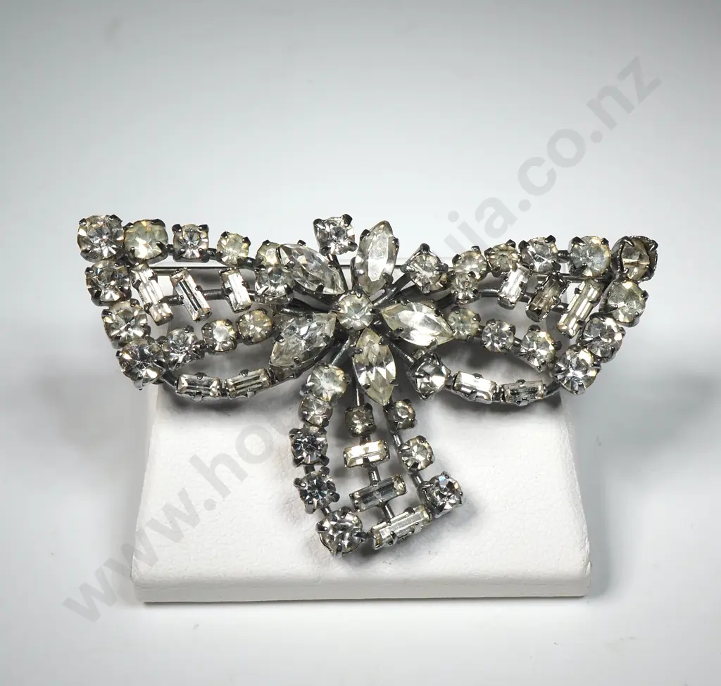 Vintage Angel Jewel Style & Silver Tone Brooch Image 1++