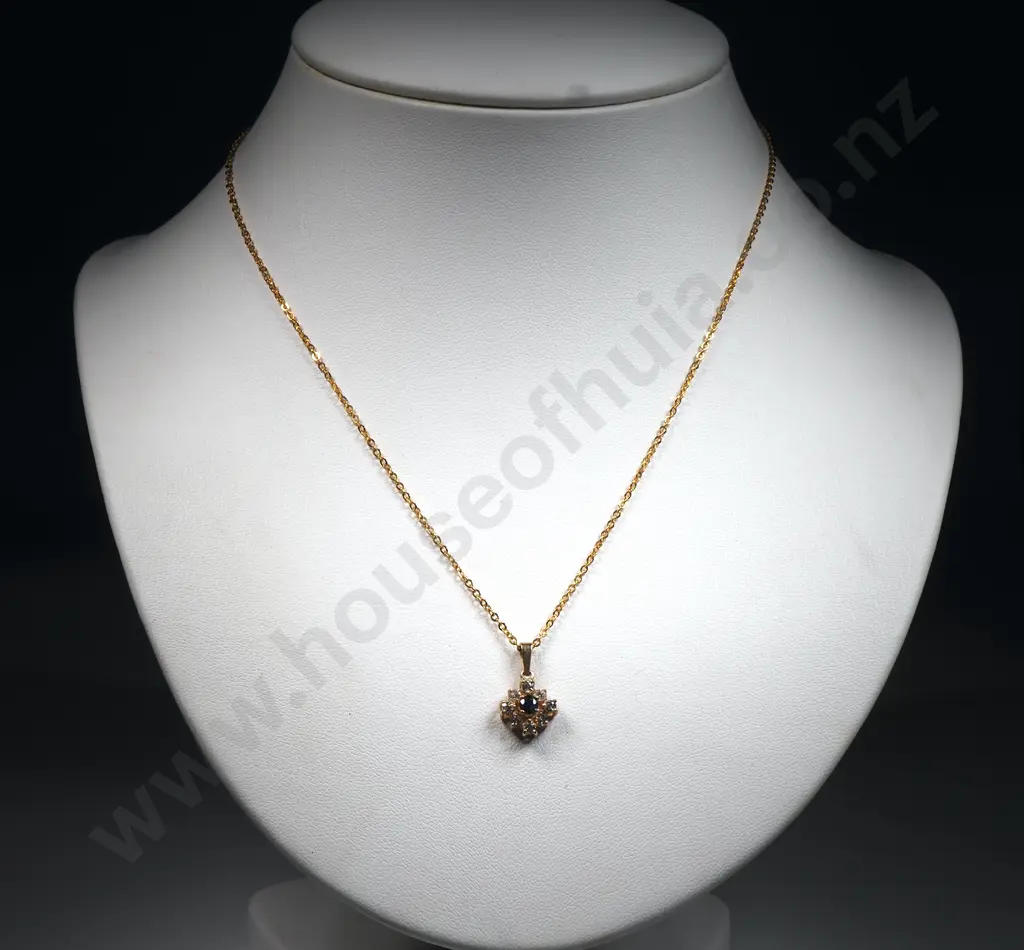 Gold Tone Crystal/Black Gem Style Pendant w Gold Tone Chain Image 1++