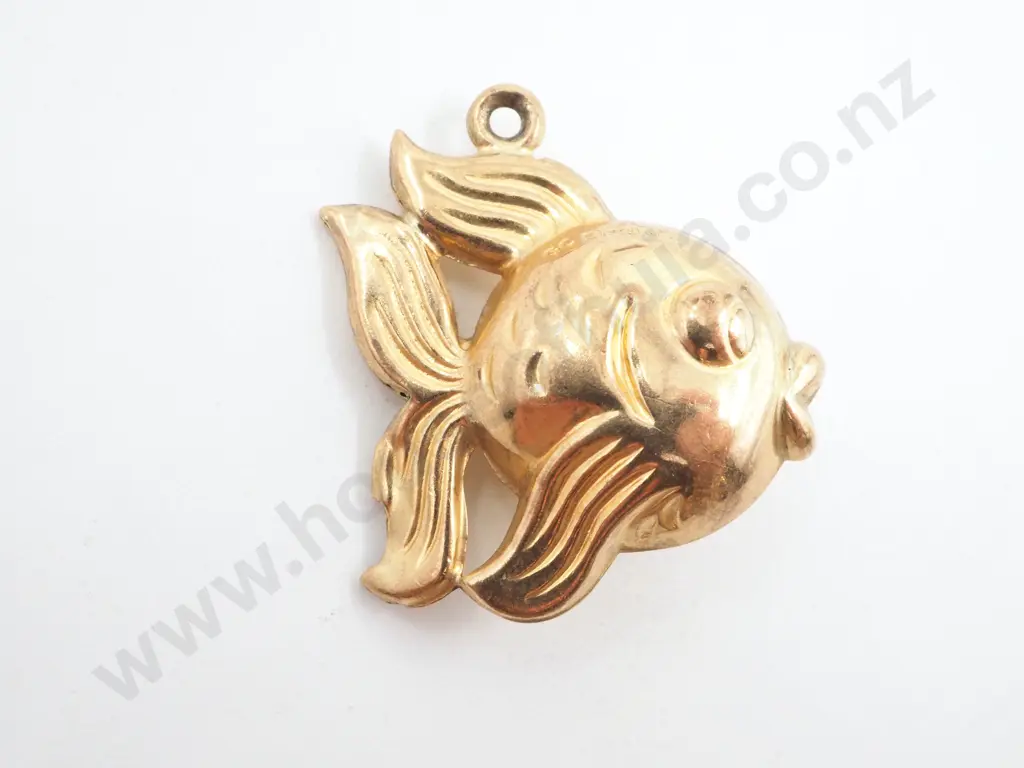 9ct Gold Fish Charm Image 1++