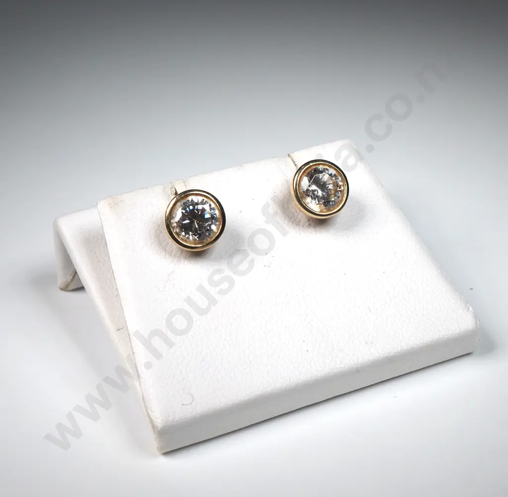9ct Gold CZ Earrings Image 1++
