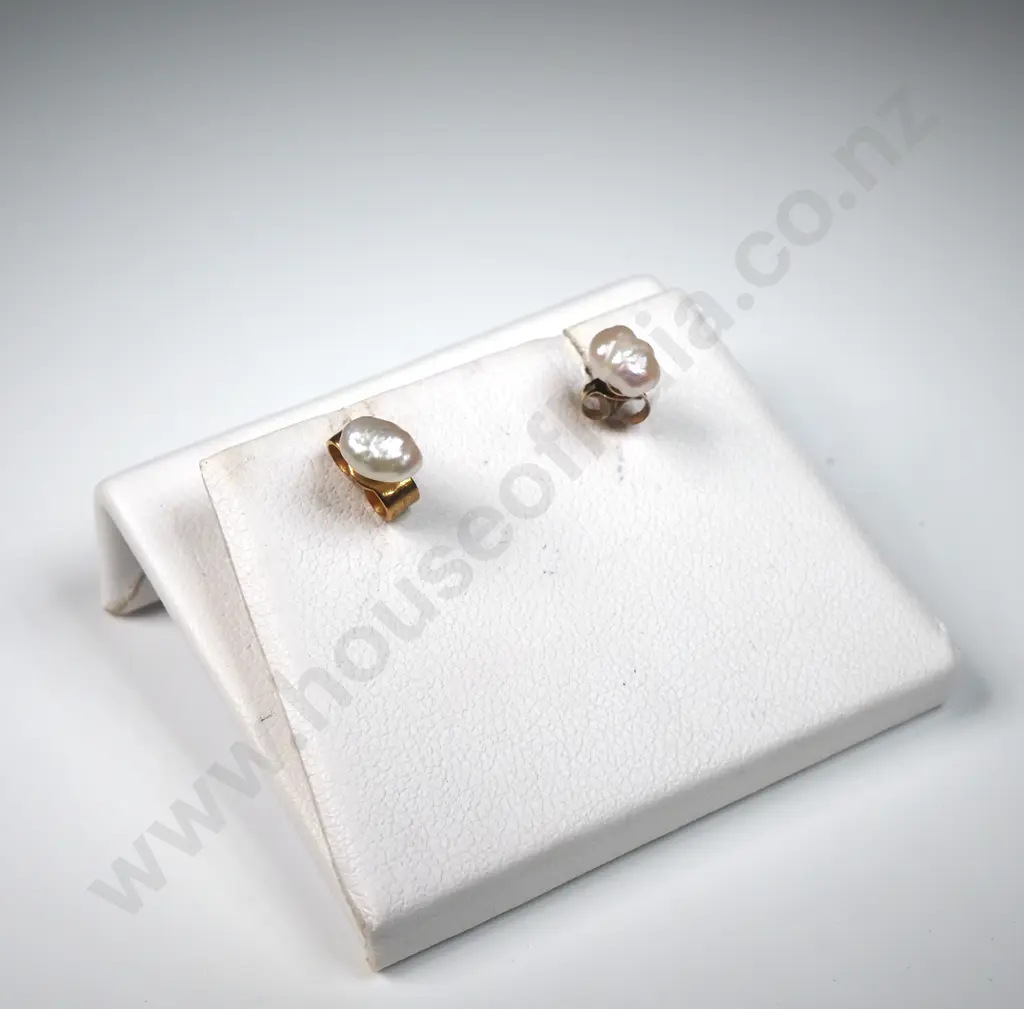 9ct Gold & Baroque Pearl Earrings Image 1++