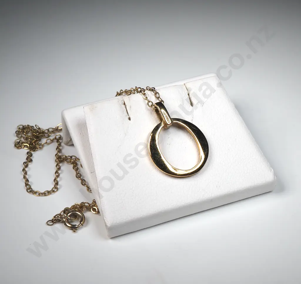Oroton Style Gold Tone Chain & Pendant Image 1++