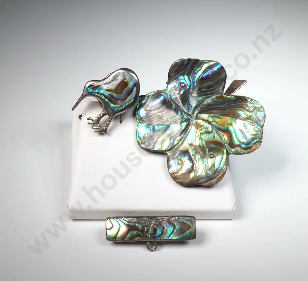 Three Vintage Paua Shell Brooches Image 1++