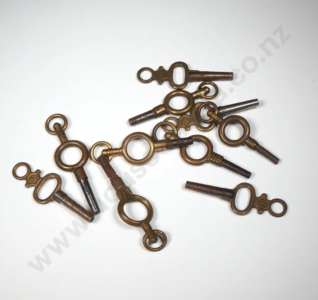 10 Antique Pocket Watch Keys Image 1++