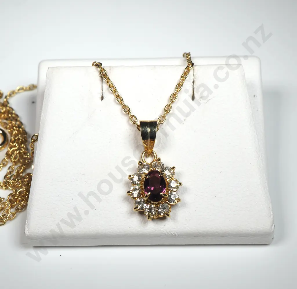 Red/Purple & Diamond Style Gem Cluster Pendant w Gold Coloured Chain Image 1++