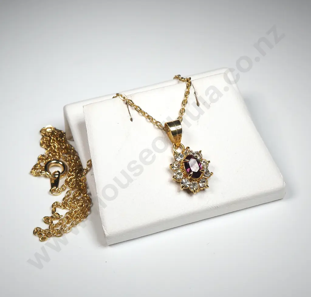 Red/Purple & Diamond Style Gem Cluster Pendant w Gold Coloured Chain Image 1++