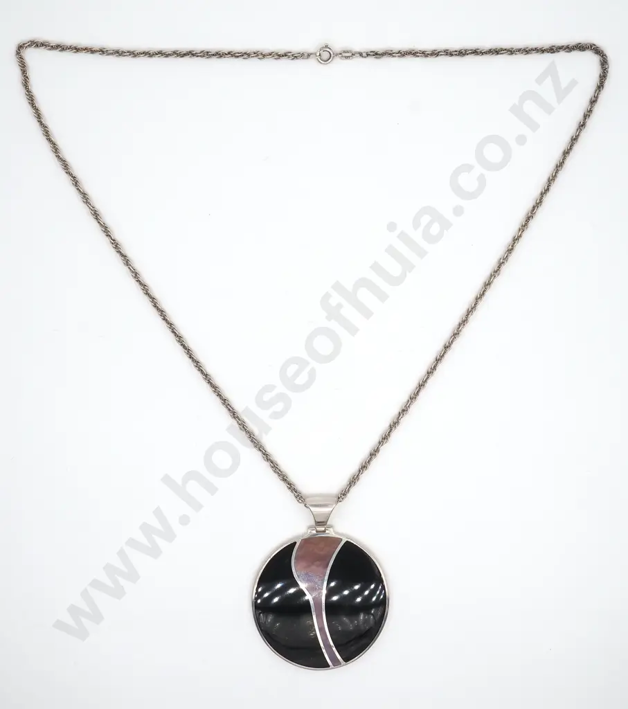 Sterling Silver Pendant & Chain Image 1++