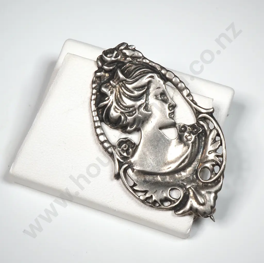 Art Nouveau White Metal Women Brooch Image 1++