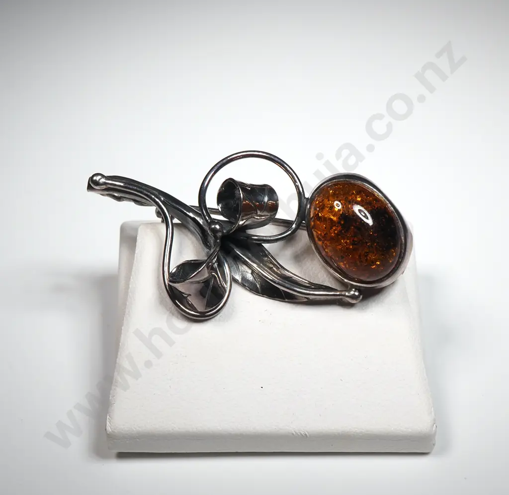 Sterling Silver Amber Brooch in the Shape of a Flower. w Leaves. Image 1++