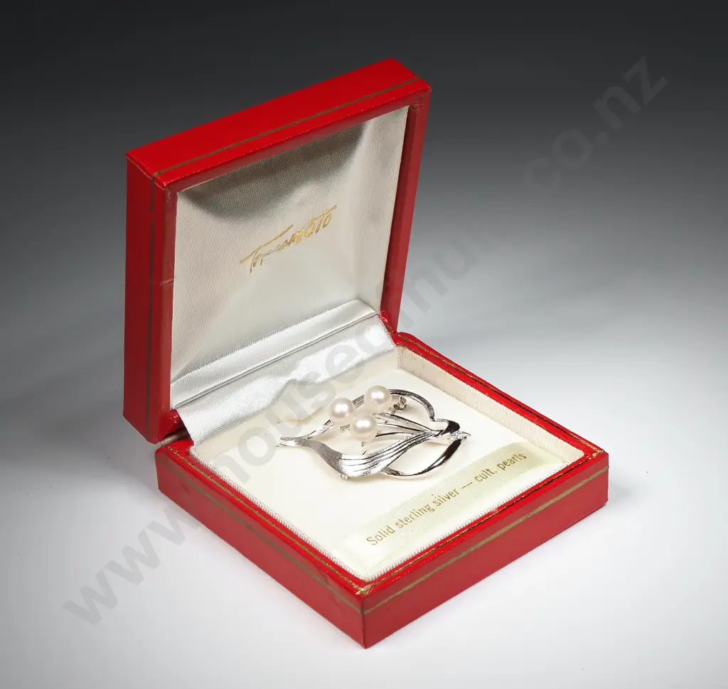 Boxed Toyomoto Sterling Silver & Cultured Pearl Brooch. Image 1++