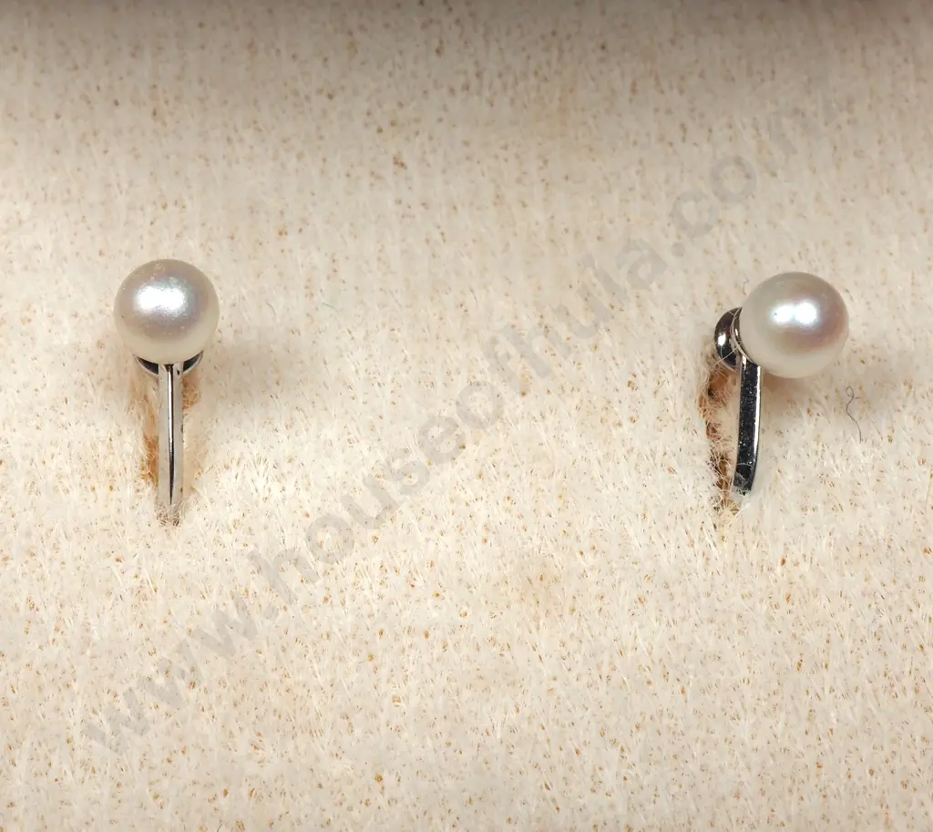 Boxed Toyomoto Sterling Silver Screw Earrings. Image 1++