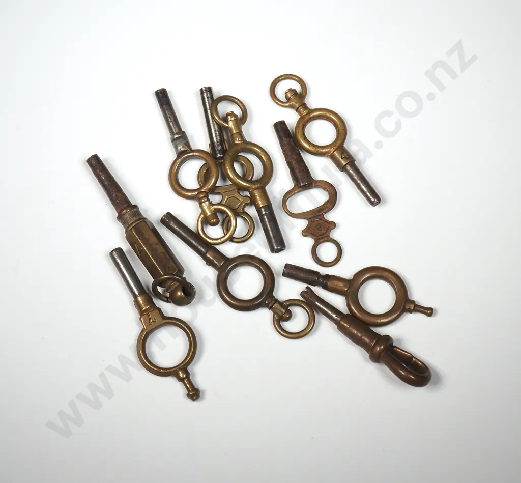 10 Assorted Antique Pocket Watch Keys Image 1++