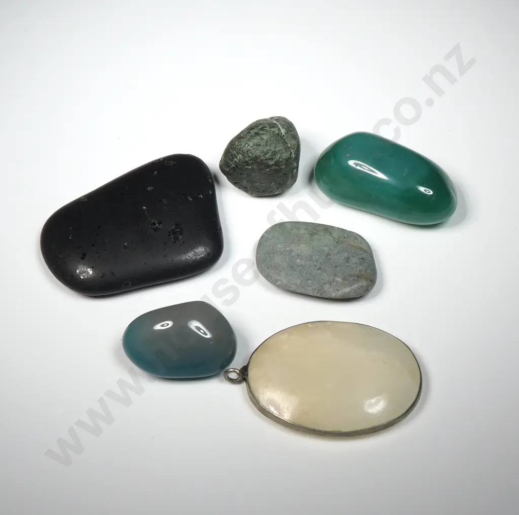 Bag Of Green Coloured Stones  Image 1++