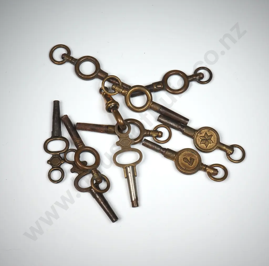 10 Assorted Antique Pocket Watch Keys Image 1++
