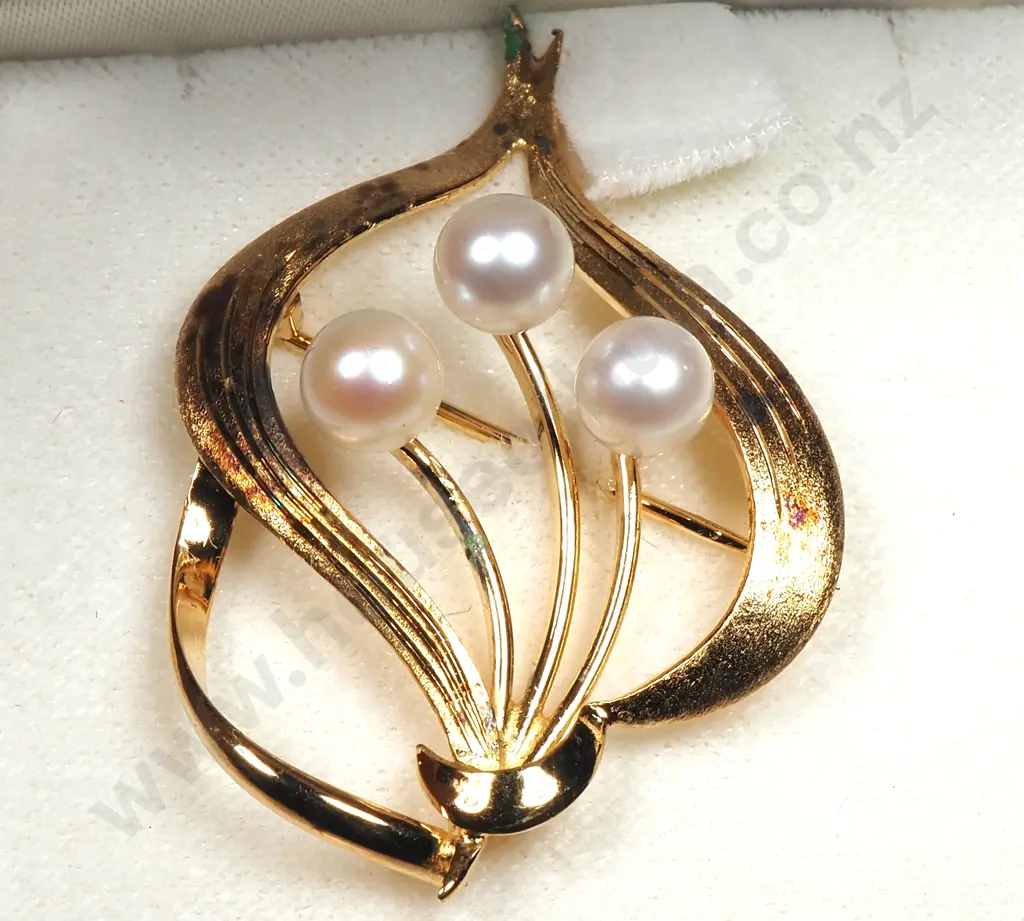 Boxed Toyomoto 14ct Gold Plate on Silver & Cultured Pearl Brooch. Image 1++