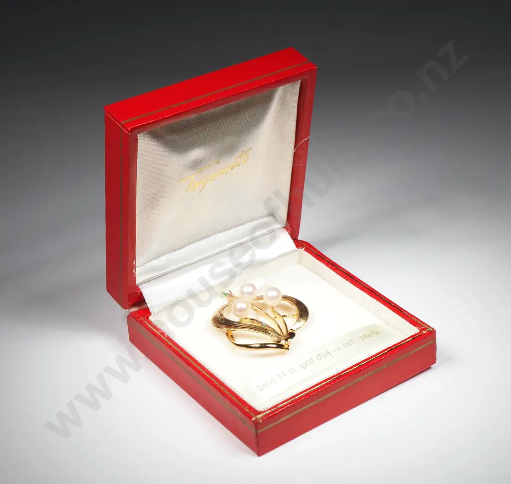 Boxed Toyomoto 14ct Gold Plate on Silver & Cultured Pearl Brooch. Image 1++