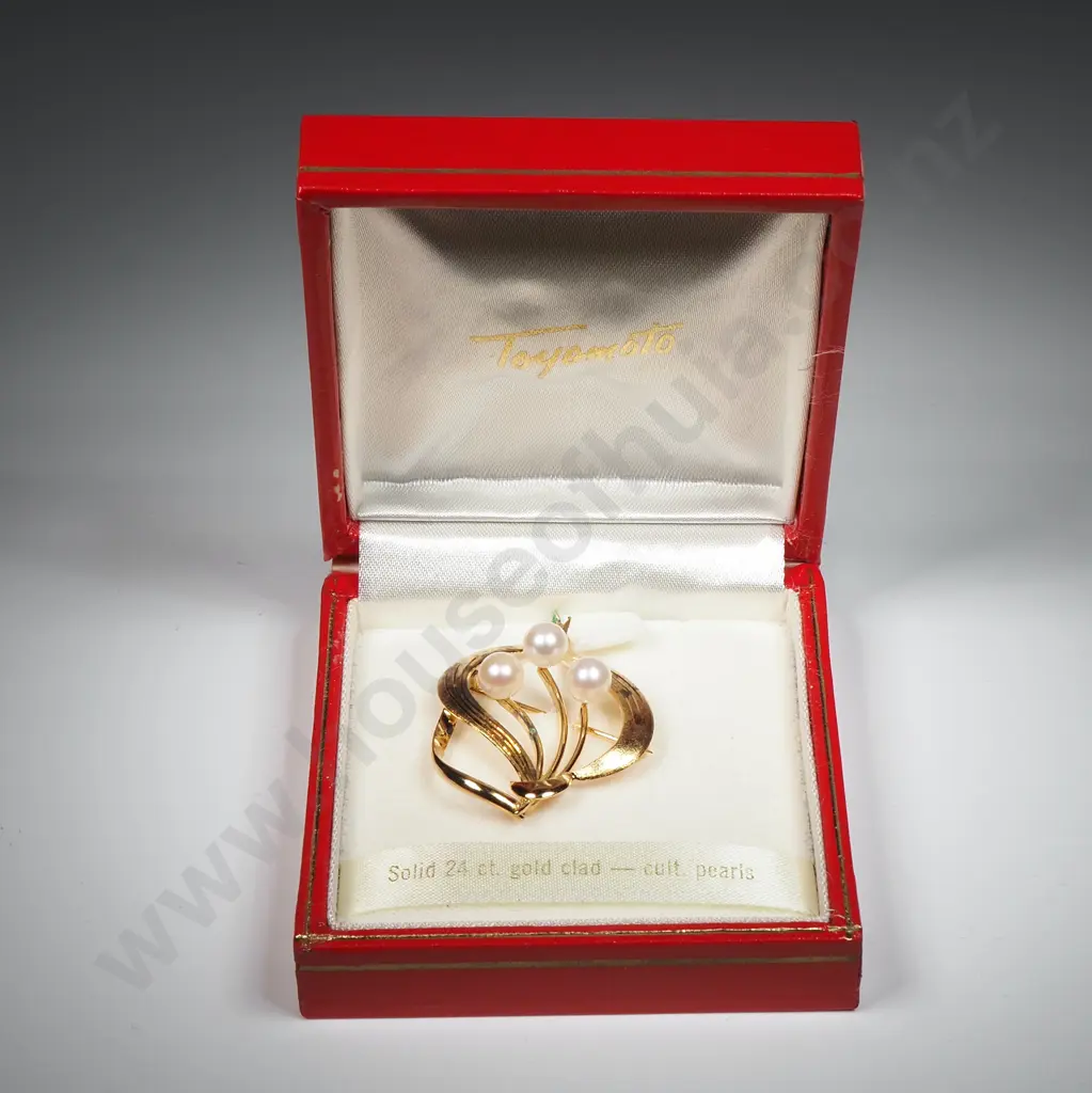 Boxed Toyomoto 14ct Gold Plate on Silver & Cultured Pearl Brooch. Image 1++