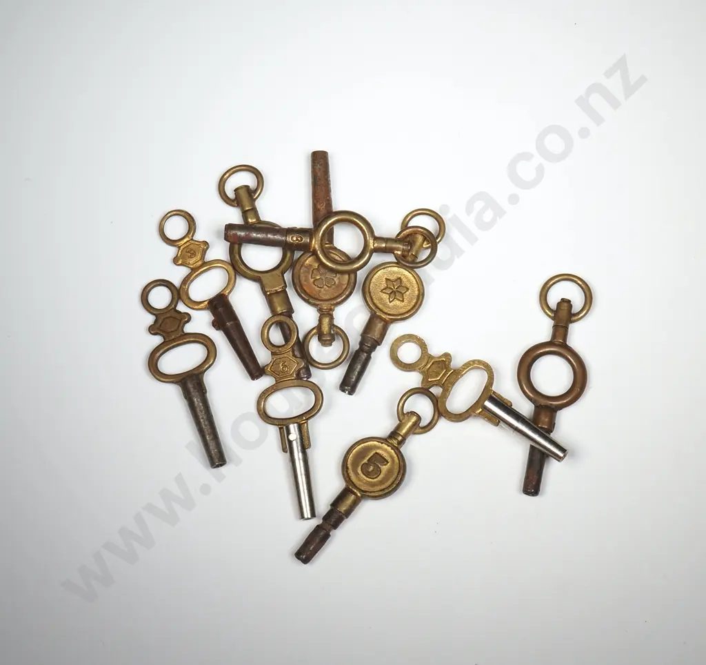 10 Antique Pocket Watch Keys Image 1++