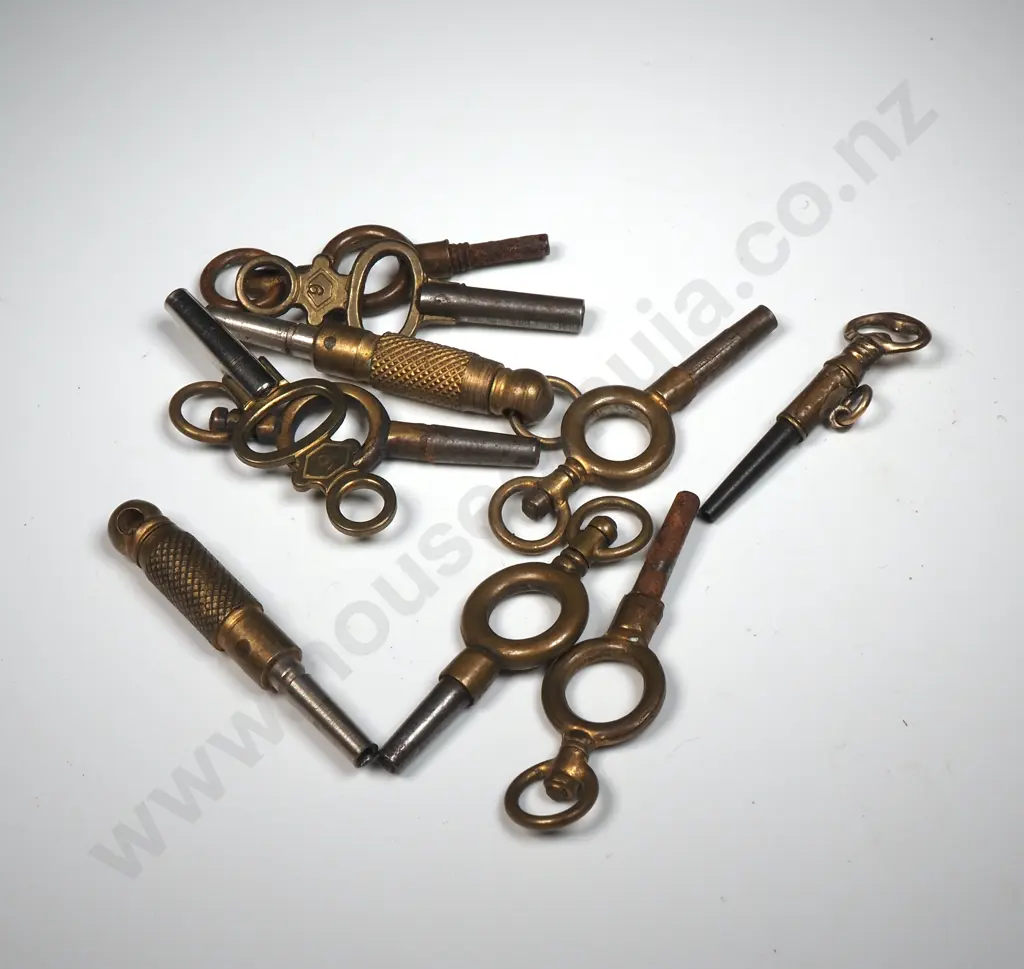 10 Assorted Antique Pocket Watch Keys Image 1++