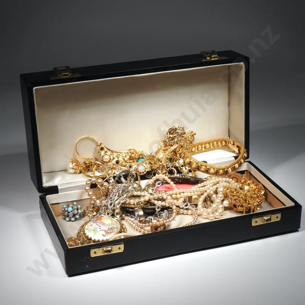 Assorted Lot of Costume Jewellery in Black Box Image 1++