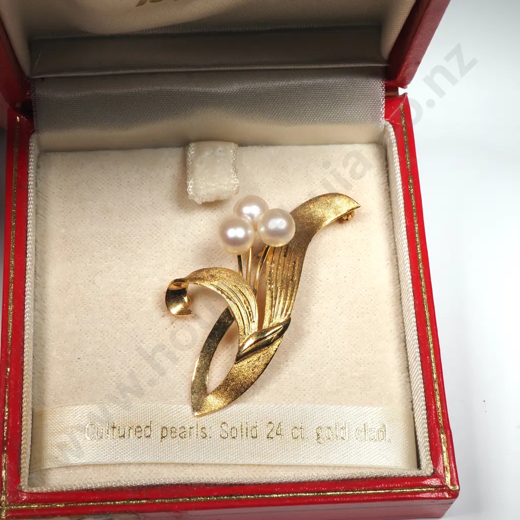 Boxed Toyomoto 14ct Gold Plate on Silver & Cultured Pearl Brooch. Image 1++