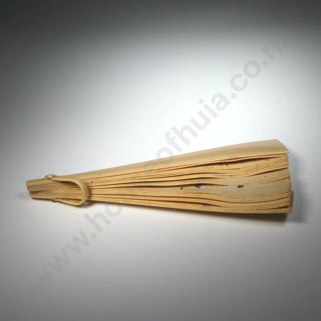 Vintage Bakelite Fan Image 1++