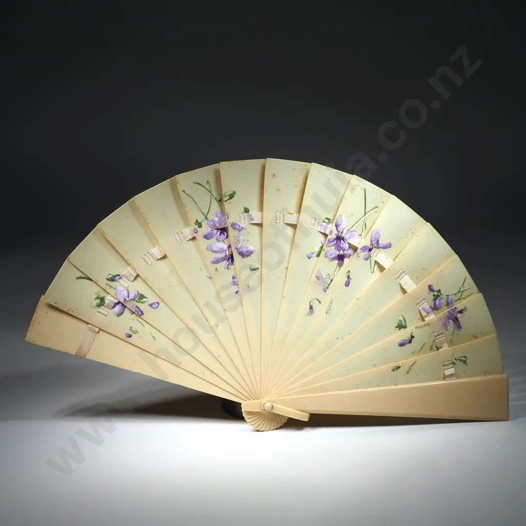 Vintage Bakelite Fan Image 1++