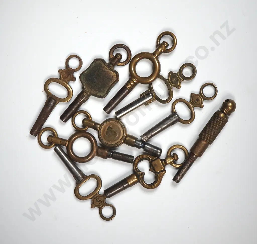 10 Antique Pocket Watch Keys Image 1++