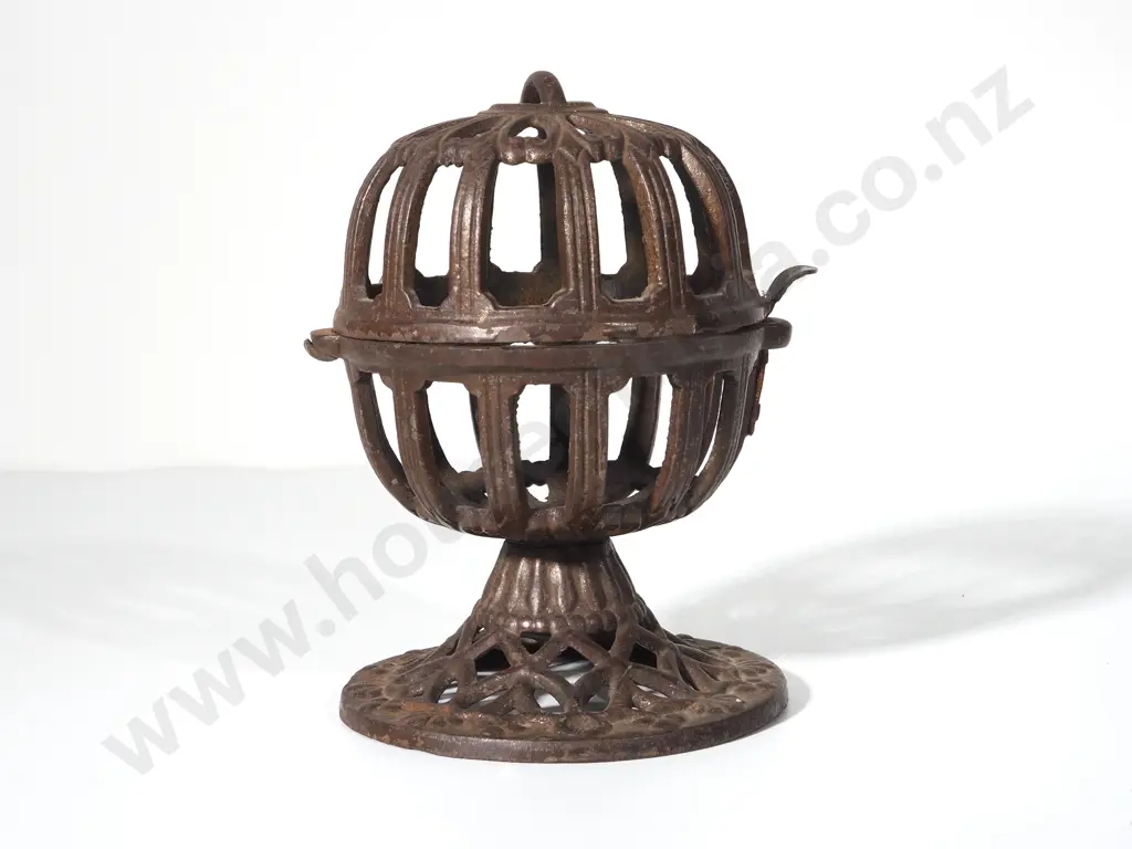 Cast Iron String Dispenser Image 1++