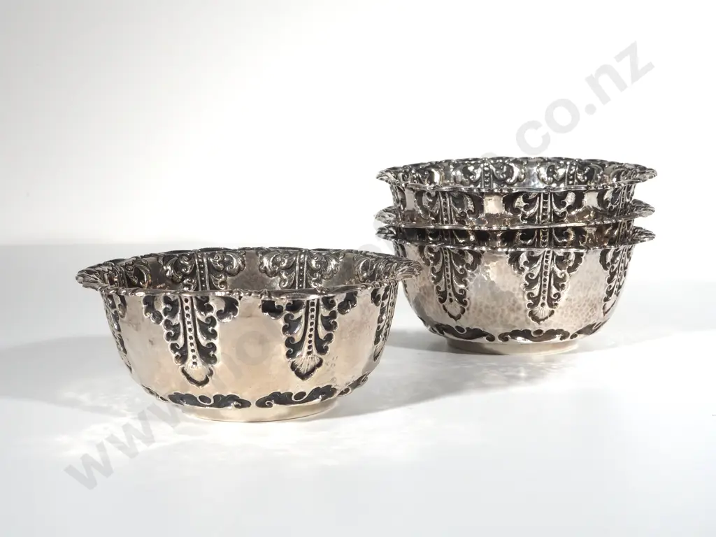 Four Decorative Finger Bowls in 800 Silver Image 1++