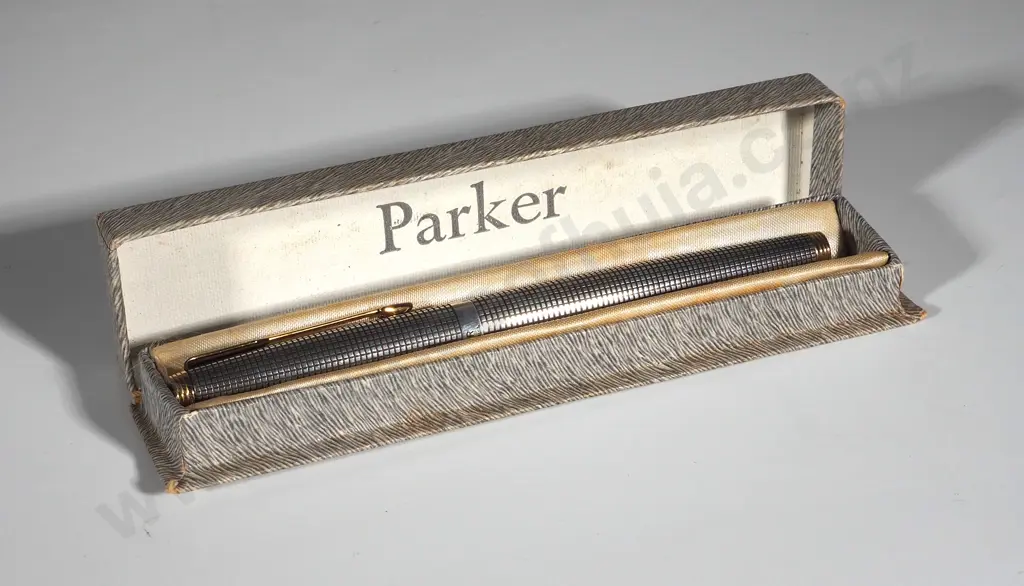 Boxed Sterling Silver Parker Cicele Fountain Pen w 18ct Gold Nib: Made in the U.S.A  Image 1++