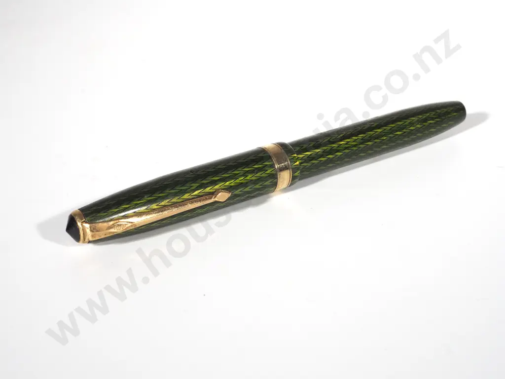 Conway Stewart 76 w 14ct Gold Nib Green Herringbone Pattern Image 1++