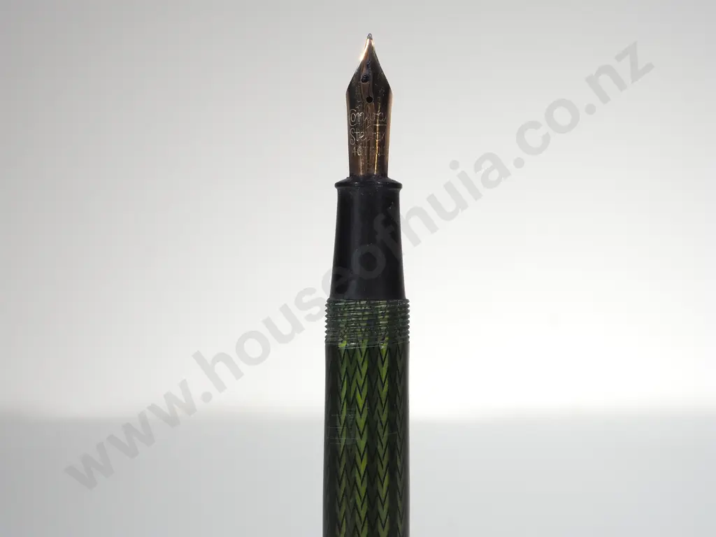 Conway Stewart 76 w 14ct Gold Nib Green Herringbone Pattern Image 1++
