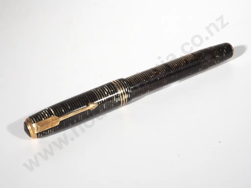 Parker Vacumatic Model 25 Gold & Black Decoration: Made in the U.S.A Image 1++