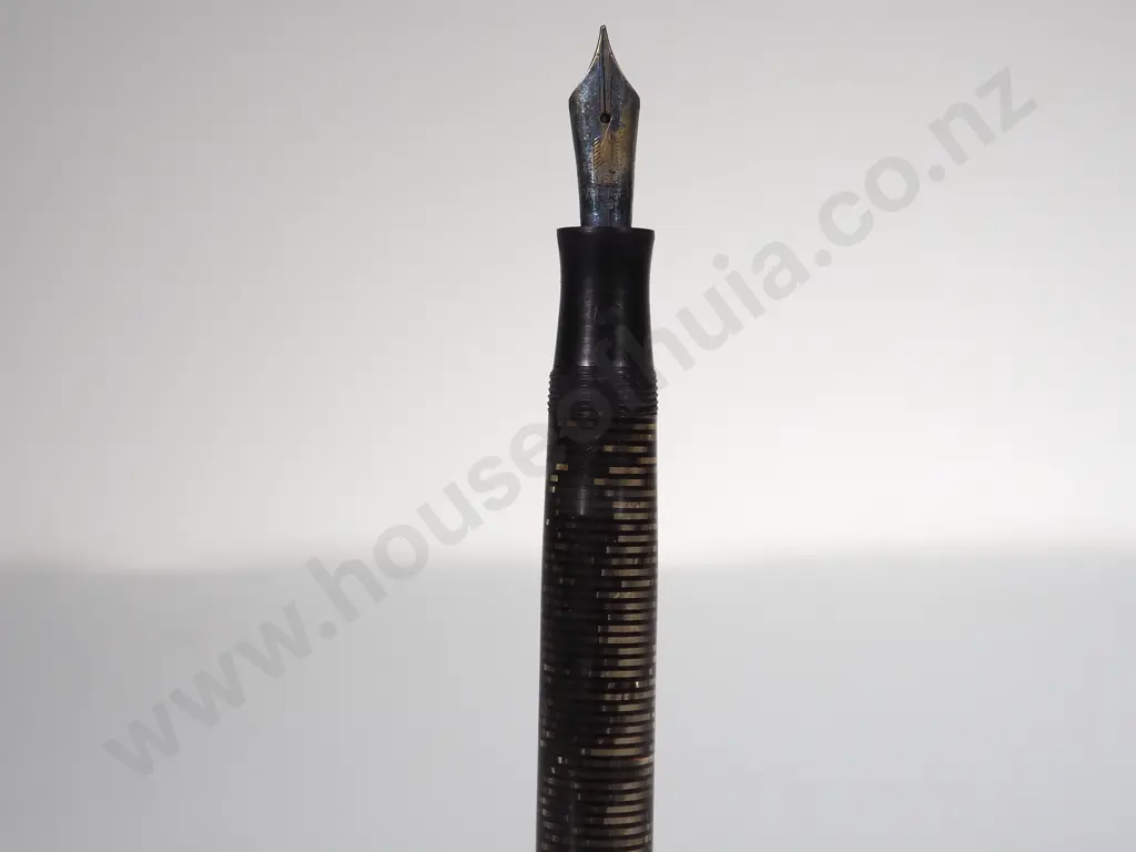 Parker Vacumatic Model 25 Gold & Black Decoration: Made in the U.S.A Image 1++