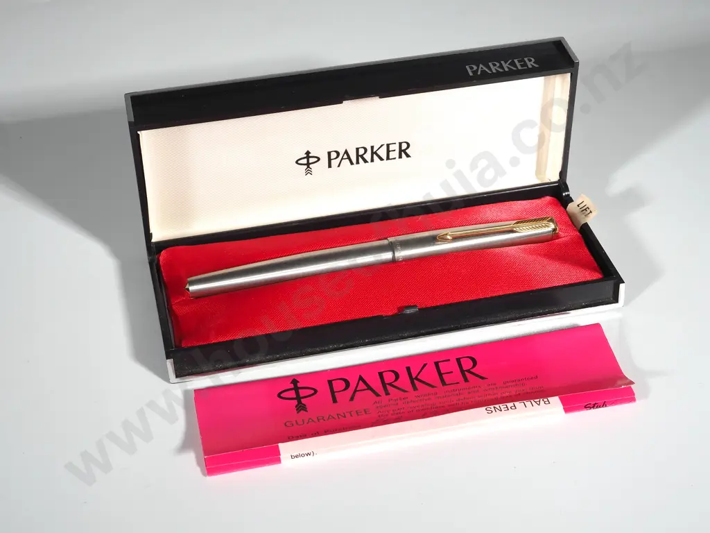 Boxed Brushed Stainless Parkler Fountain Pen: Made in England w Alternate Cartridge Image 1++