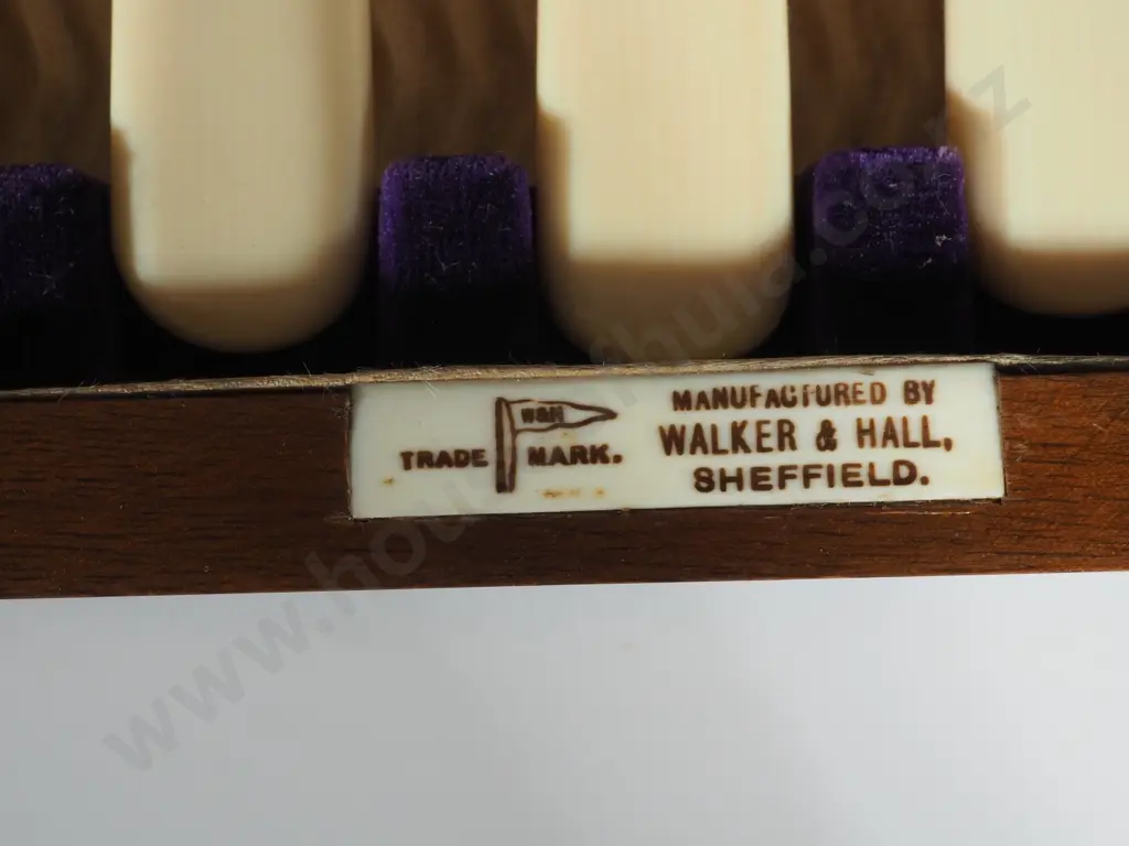 Mahogany Cased Walker & Hall 12 Place Fish Knives & Forks: As New  Image 1++
