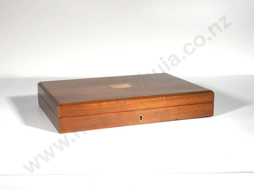 Mahogany Cased Walker & Hall 12 Place Fish Knives & Forks: As New  Image 1++