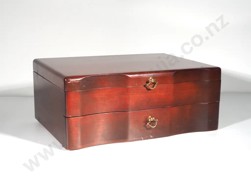 Substantial Mahogany Cased Cutlery Set Image 1++