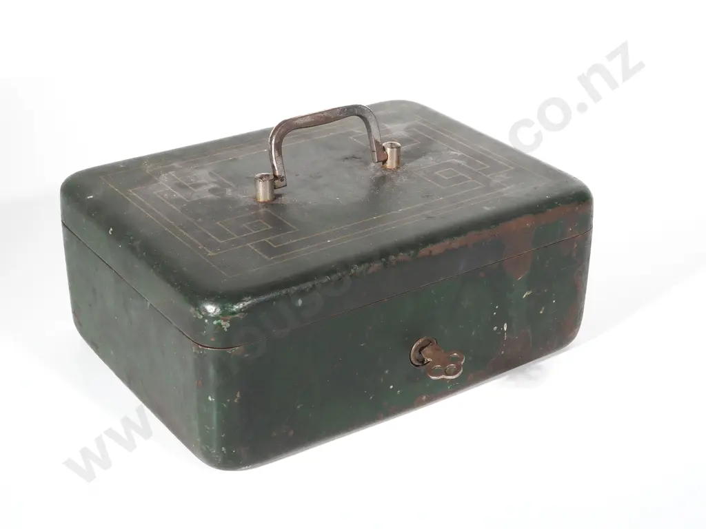 A Substantial Metal Cash Box w Working Key Image 1++
