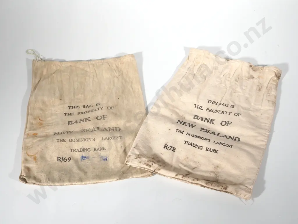 Two Vintage Cash Bags from the Reserve Bank of New Zealand Image 1++